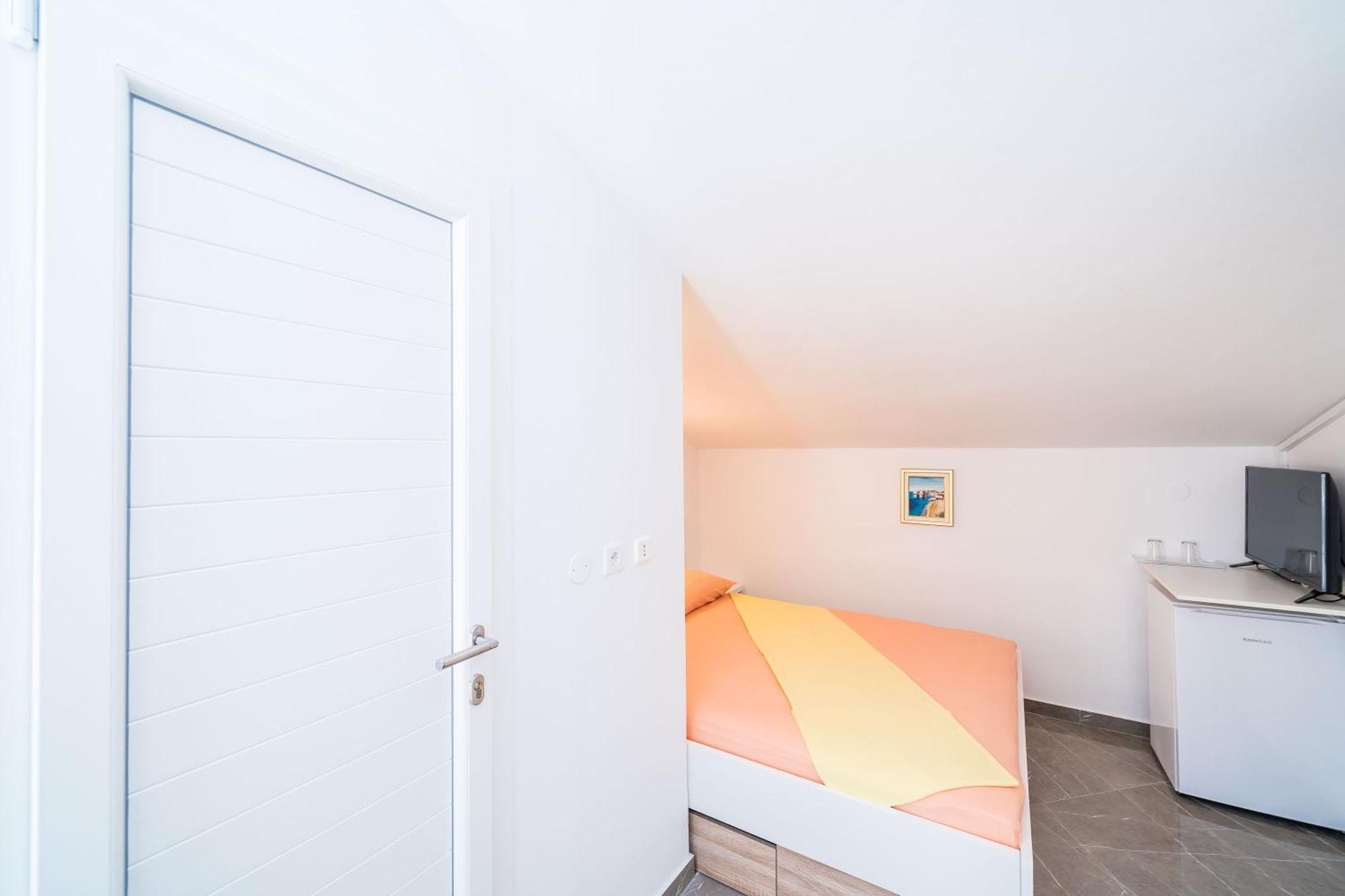 Rooms & Apartments Barisic Mlini Room photo